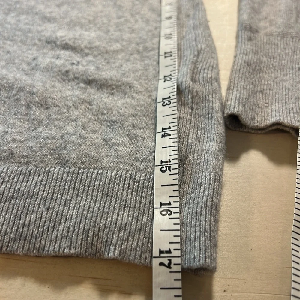 Banana Republic Gray Crewneck Sweater made with Italian yarn sz L - Picture 6 of 7